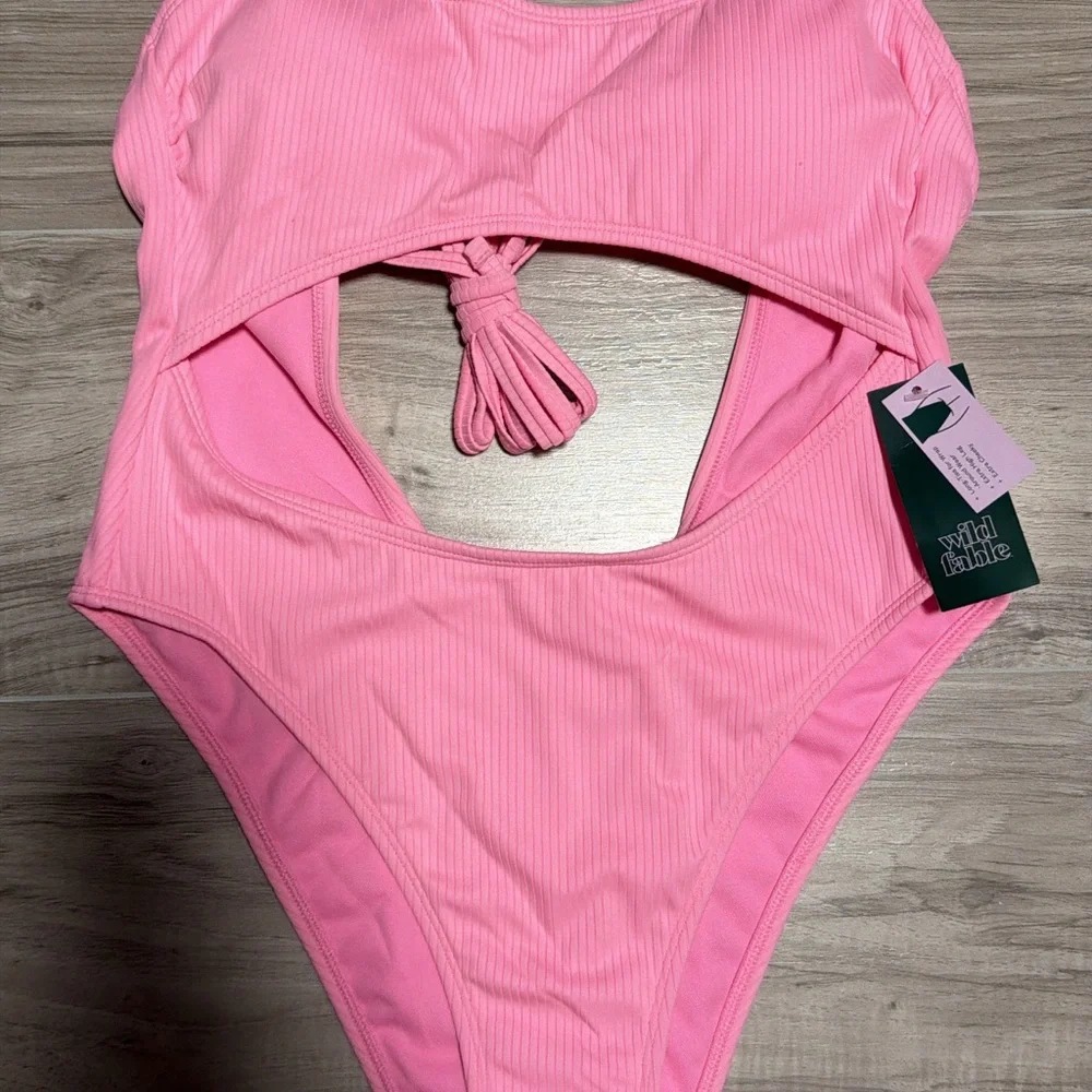 wild fable Pink Ribbed One-Piece Swimsuit with Front Cutout size M - Picture 1 of 4